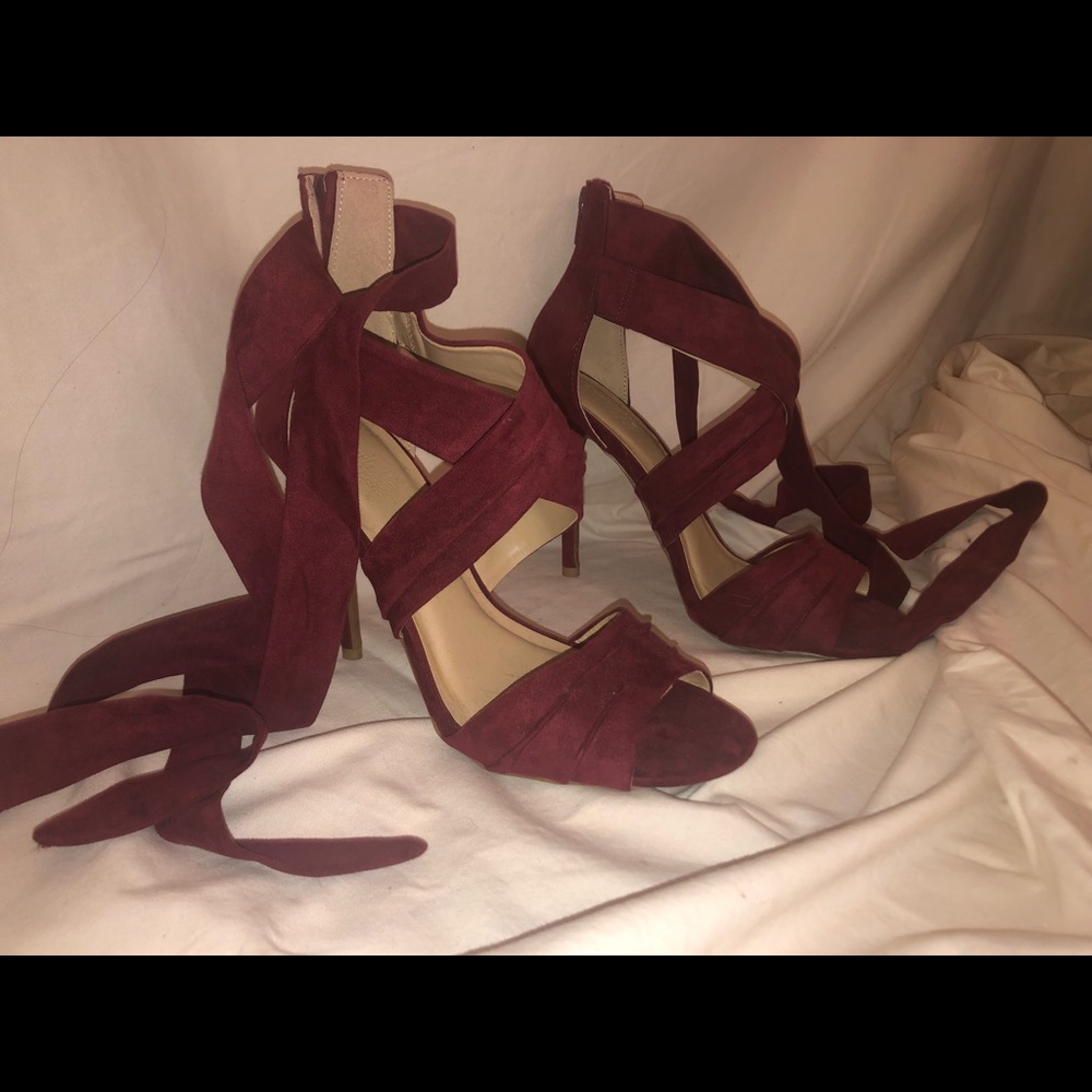 Wrap up Maroon heels